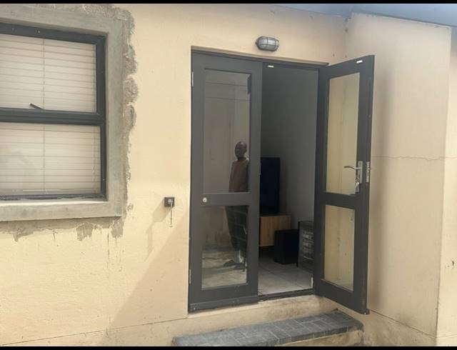 3 BEDROOM HOUSE FOR SALE IN BLACKHEATH INDUSTRIAL